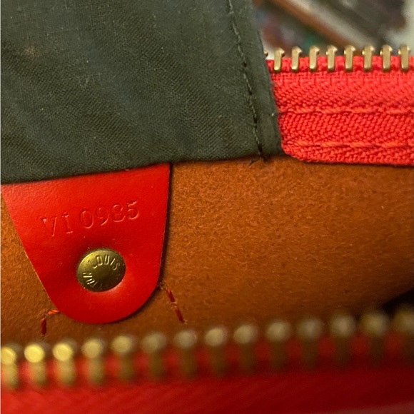 Louis Vuitton Epi Speedy 35 Red Satchel Handbag with Lock + Original Storage Bag - Picture 13 of 13